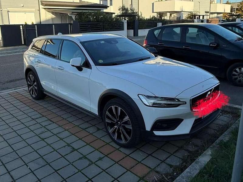 Usata Volvo V60 CC Business Edition 197 CV (144 kW) 2021 Bianco Station wagon