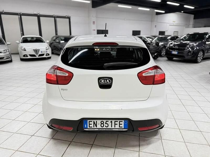 Usata Kia Rio EX 86 CV (63 kW) 2012 Bianco Berlina