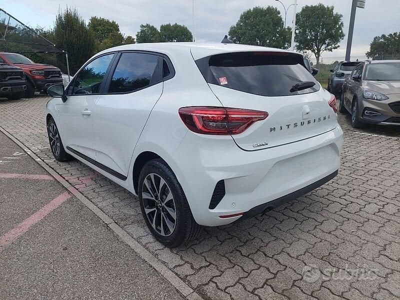 Nuova Mitsubishi Colt Invite 100 CV (73 kW) 2025 Bianco Berlina