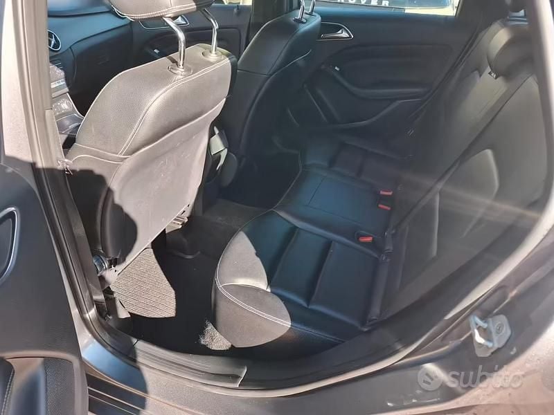 Usata Mercedes B180 Premium 110 CV (80 kW) 2015 Grigio Utilitaria