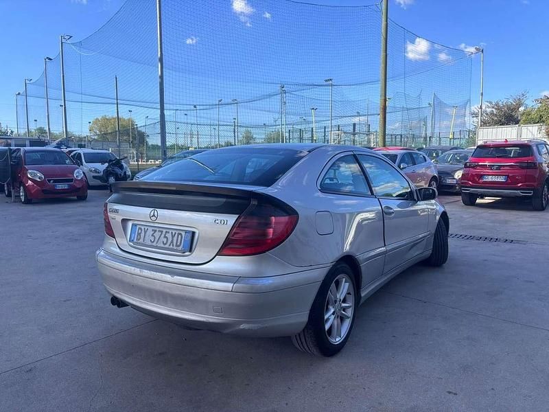 Usata Mercedes C220 143 CV (105 kW) 2002 Argento Coupé