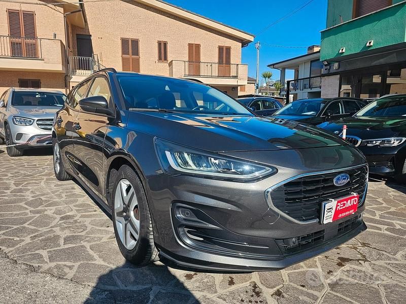 Begagnad Ford Focus Business Edition 120 HK (88 kW) 2022 Grå Kombi
