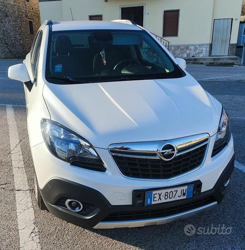 Bianco Usata 2012 Opel Mokka SUV | 7500 € (Buon prezzo) - Immagine 1/4