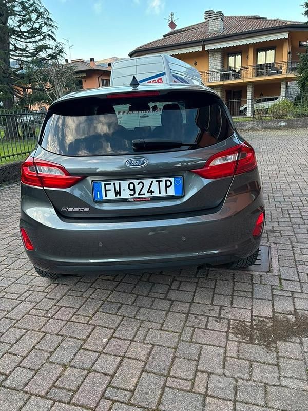 Gebraucht Ford Fiesta 86 PS (63 kW) 2019 Grau Limousine