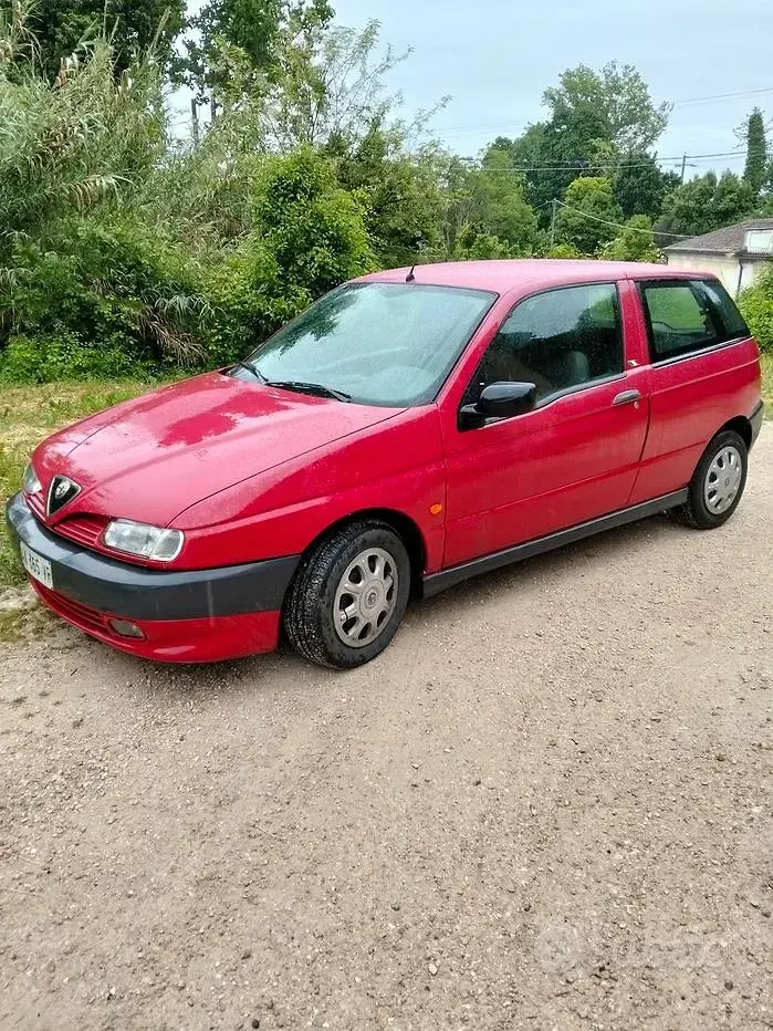 Usata Alfa Romeo 145 90 CV (66 kW) 1998 Rosso Utilitaria