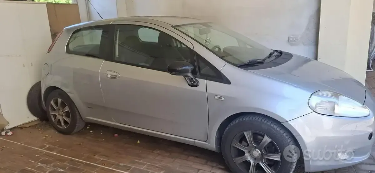 Usata Fiat Grande Punto 90 CV (66 kW) 2006 Grigio Utilitaria