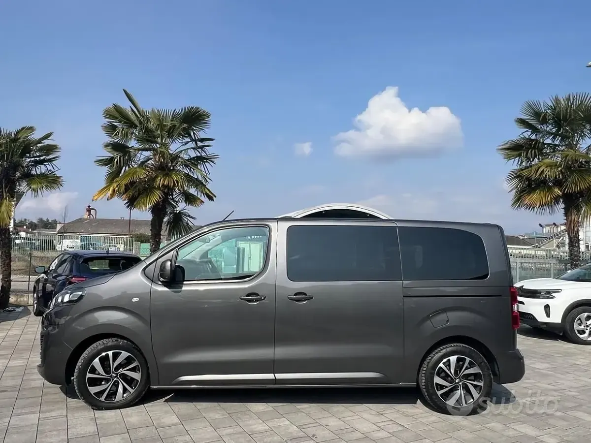 Begagnad Citroën Spacetourer Business Class 144 HK (105 kW) 2021 Grå Minibuss