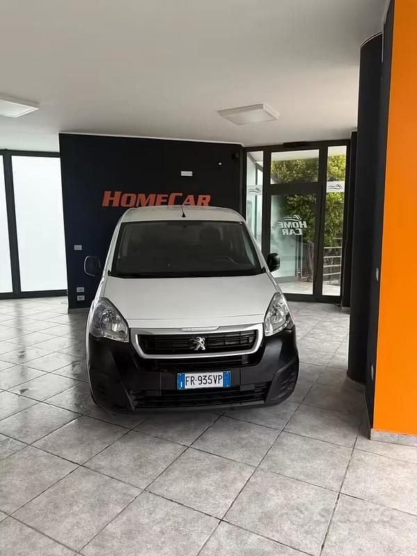 Usata Peugeot Partner Tepee Access 75 CV (55 kW) 2018 Bianco Monovolume