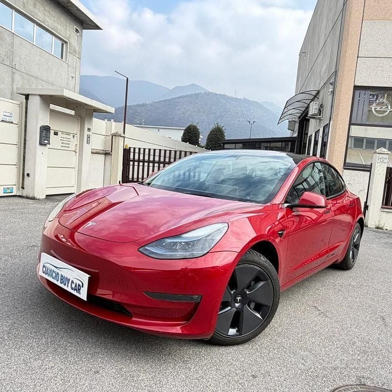 Usata Tesla Model 3 366 kW (498 CV) 2022 Rosso Berlina