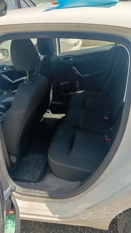 Usata Peugeot 208 82 CV (60 kW) 2016 Bianco Utilitaria