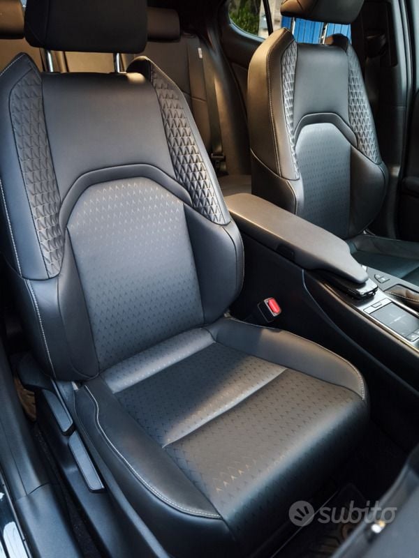 Usata Lexus UX 250h 180 CV (132 kW) 2021 Nero SUV