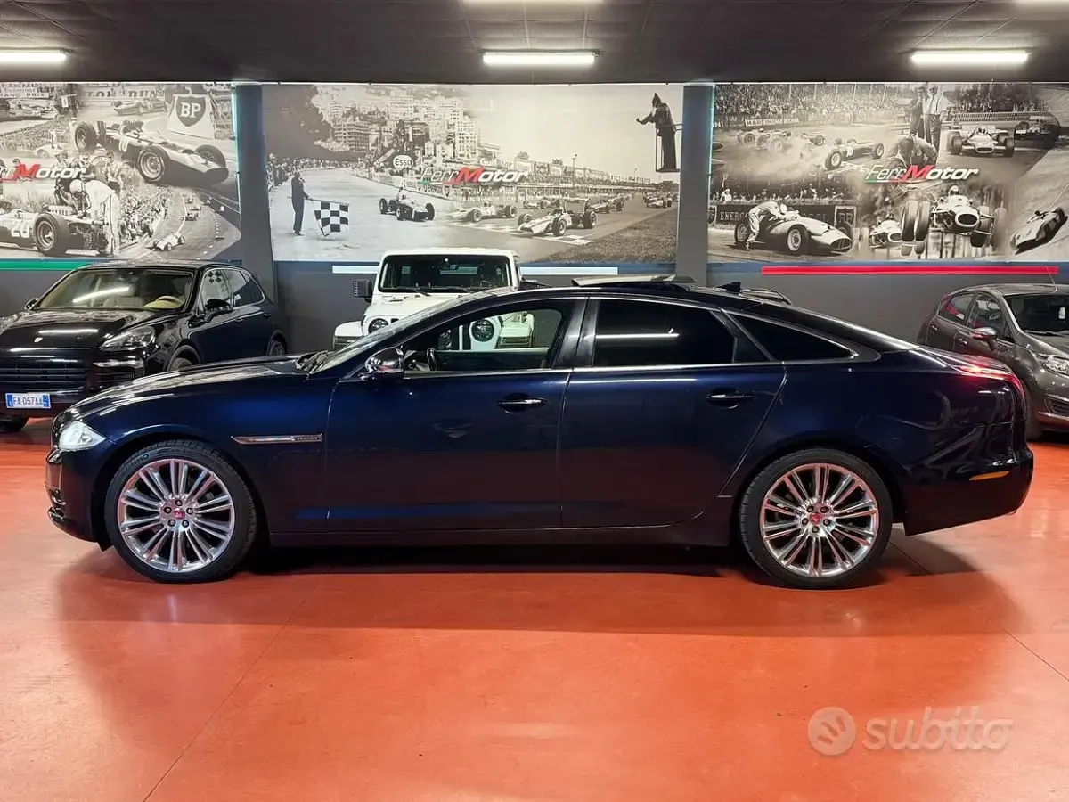 Usata Jaguar XJ 275 CV (202 kW) 2014 Bluazzurro Berlina