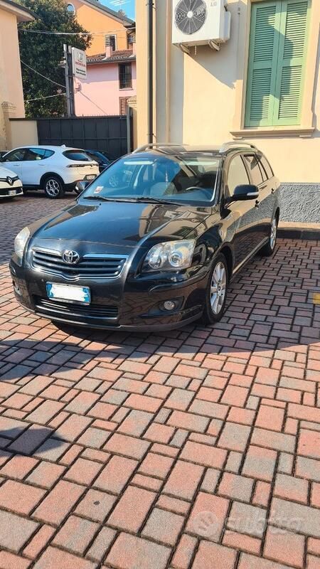 Nero Usata 2009 Toyota Avensis Station wagon | 1800 € (Ottimo prezzo) - Immagine 1/4