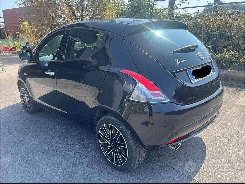 Usata Lancia Ypsilon Silver 69 CV (50 kW) 2021 Utilitaria