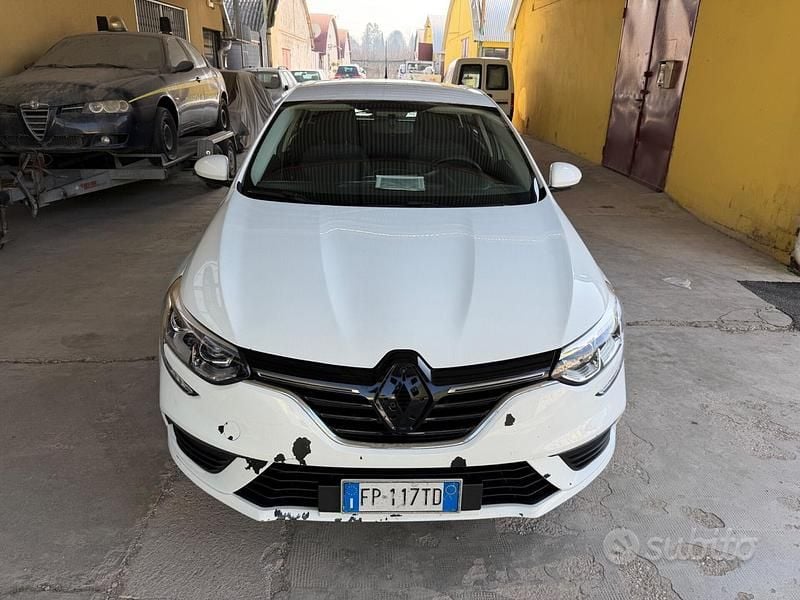 Usata Renault Mégane GrandTour Life 90 CV (66 kW) 2018 Bianco Station wagon