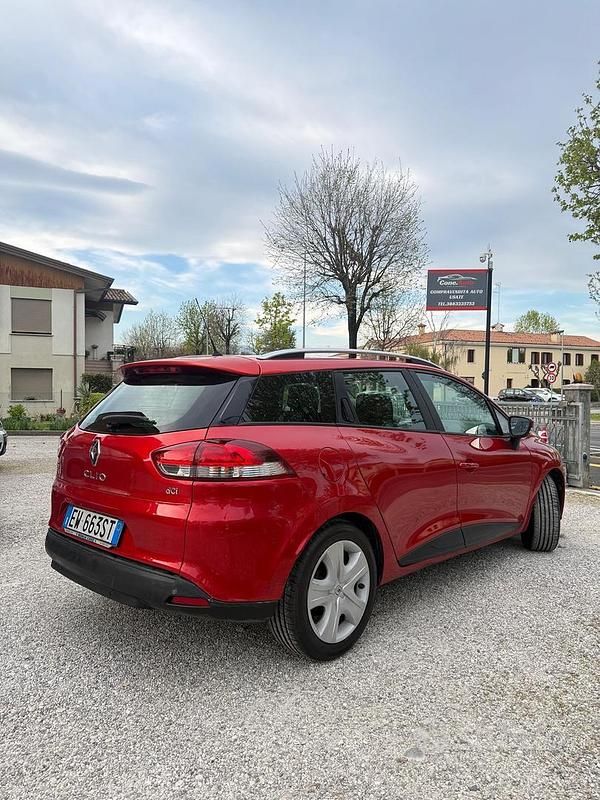 Usata Renault Clio GrandTour 90 CV (66 kW) 2014 Rosso Station wagon