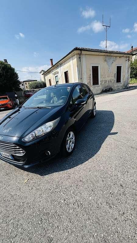 Usado Ford Fiesta 97 HP (71 kW) 2015 Citadino