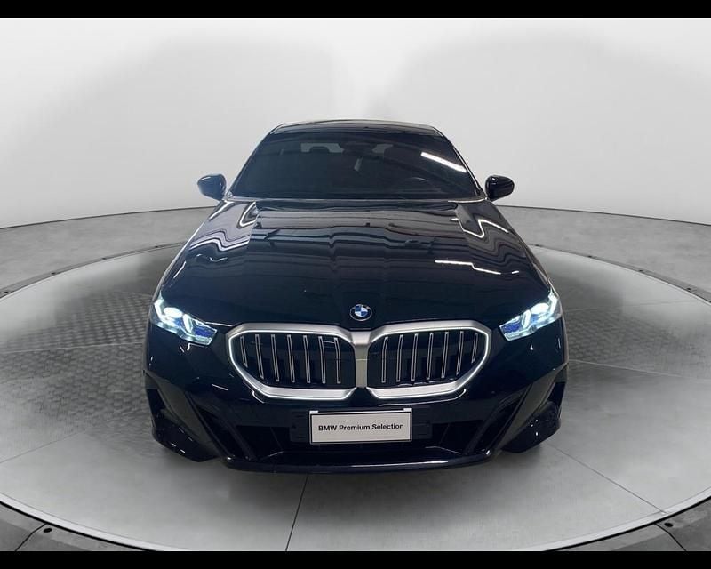 Usata 2024 BMW 520 Comfort Edition Tre volumi | 53.700 € (Buon prezzo) - Immagine 1/1