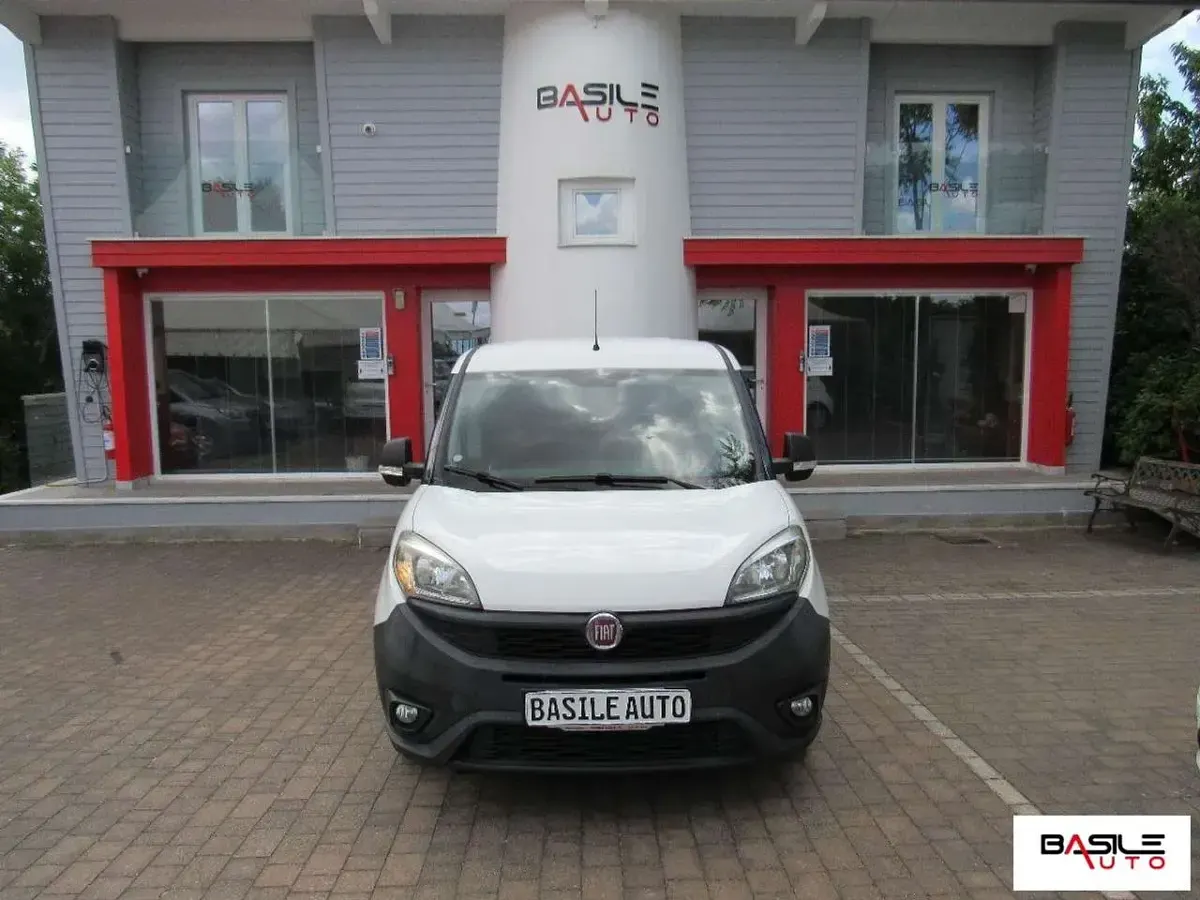 Usata Fiat Doblò Easy 90 CV (66 kW) 2017 Bianco Monovolume