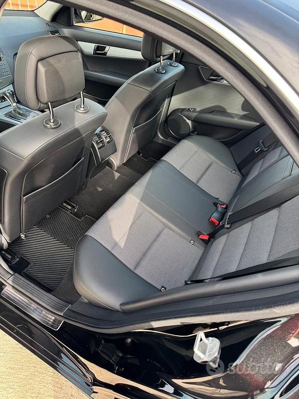 Usata Mercedes C220 Avantgarde 170 CV (125 kW) 2009 Nero Berlina