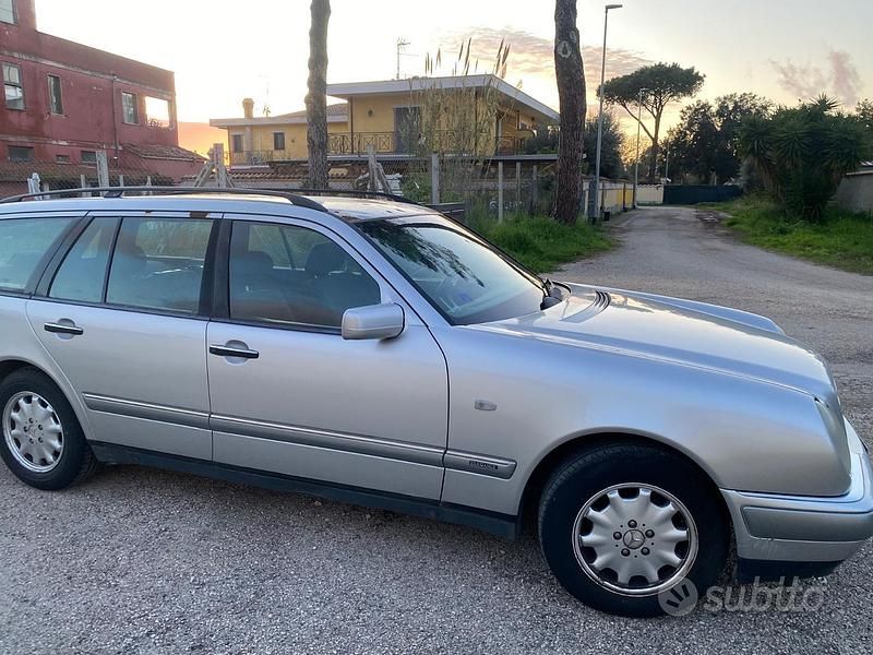 Begagnad Mercedes E200 Elegance 136 HK (100 kW) 1999 Grå Kombi