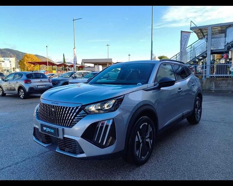 Usata Peugeot 2008 Allure 131 CV (96 kW) 2025 Argento SUV
