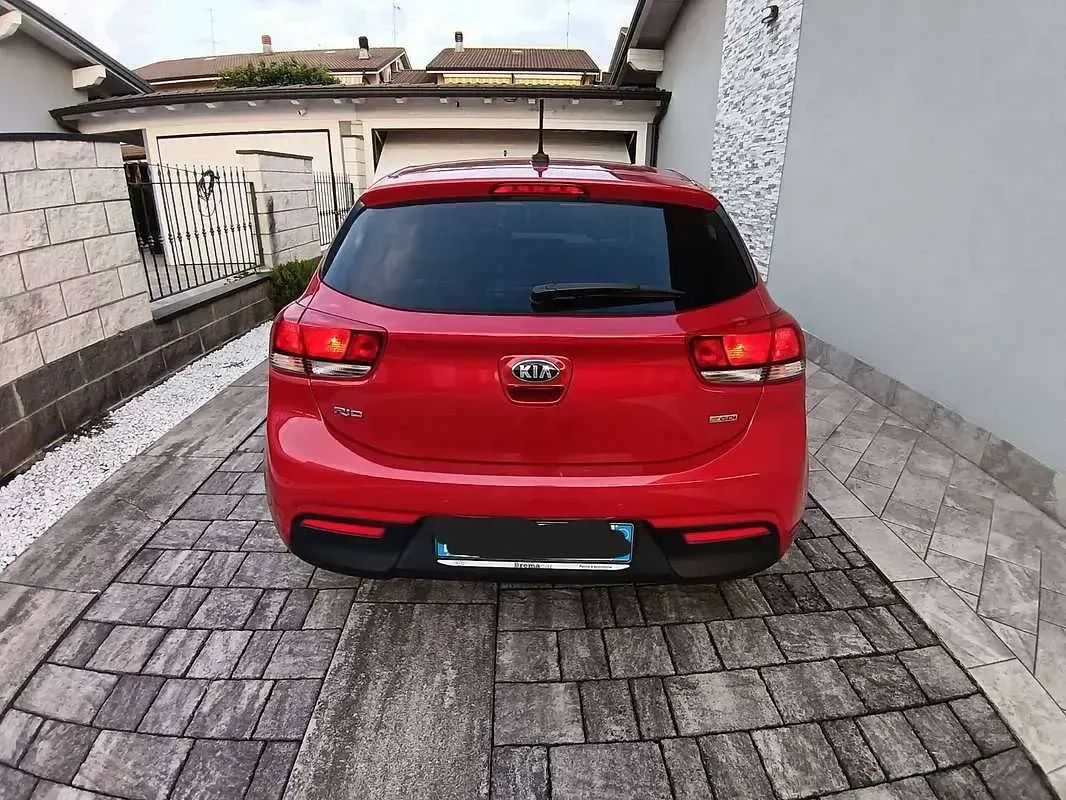 Usata Kia Rio 101 CV (74 kW) 2018 Rosso Berlina
