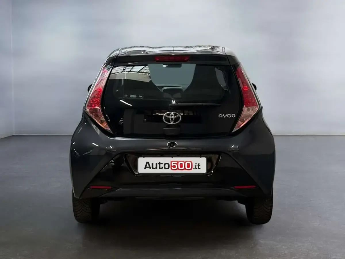 Usata Toyota Aygo X-play 69 CV (50 kW) 2017 Grigio Utilitaria