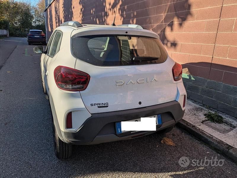 Usata Dacia Spring Essentiel 19 kW (26 CV) 2022 Bianco Utilitaria