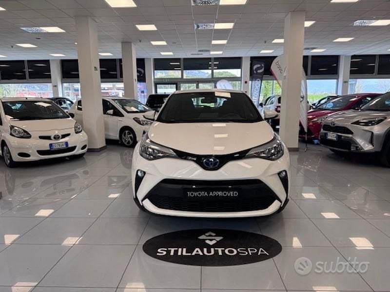 Usata Toyota C-HR Active 122 CV (89 kW) 2022 Bianco SUV