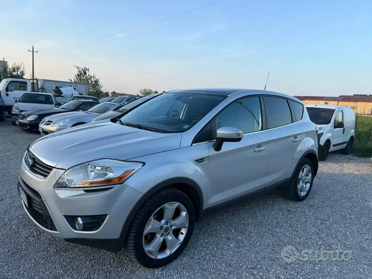 Usado Ford Kuga 136 CV (100 kW) 2008 Gris SUV