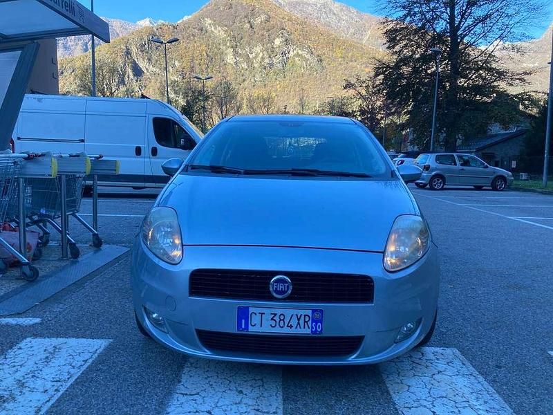 Usata Fiat Grande Punto Emotion 90 CV (66 kW) 2006 Argento Utilitaria