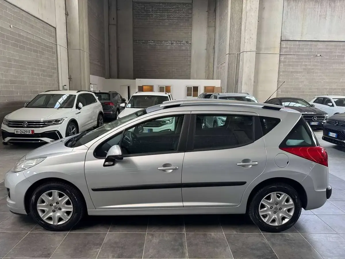 Usata Peugeot 207 Access 73 CV (53 kW) 2011 Argento Station wagon