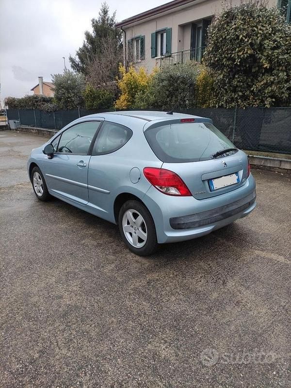 Usata Peugeot 207 68 CV (50 kW) 2010 Grigio Utilitaria