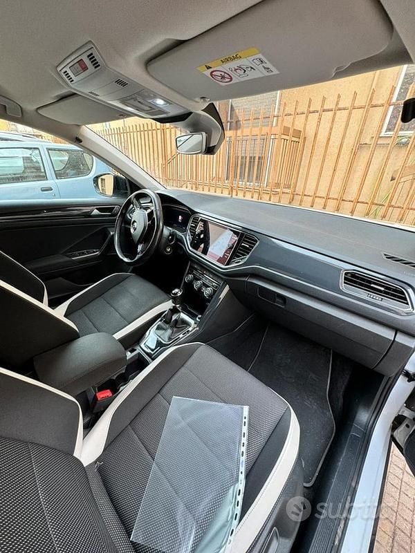 Usata VW T-Roc 115 CV (84 kW) 2020 SUV