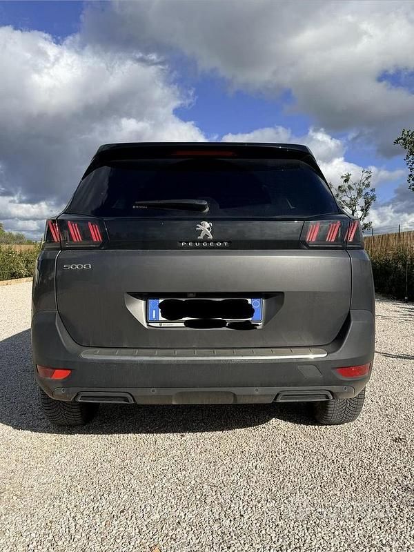 Usata Peugeot 5008 Allure 131 CV (96 kW) 2024 SUV