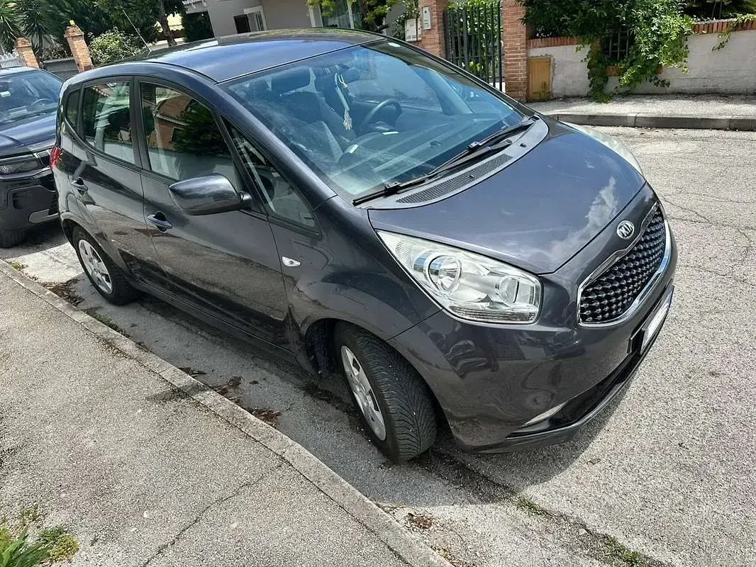 Usata Kia Venga Active 90 CV (66 kW) 2015 Grigio Utilitaria