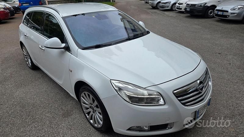 Usata Opel Insignia Cosmo 130 CV (95 kW) 2012 Bianco Station wagon