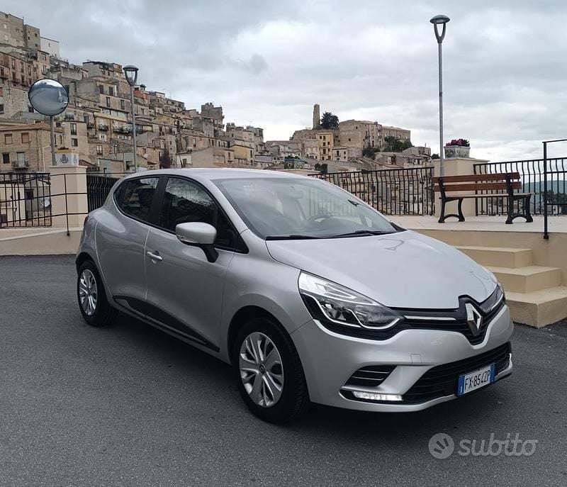 Usata Renault Clio IV Intens 75 CV (55 kW) 2019 Grigio Berlina