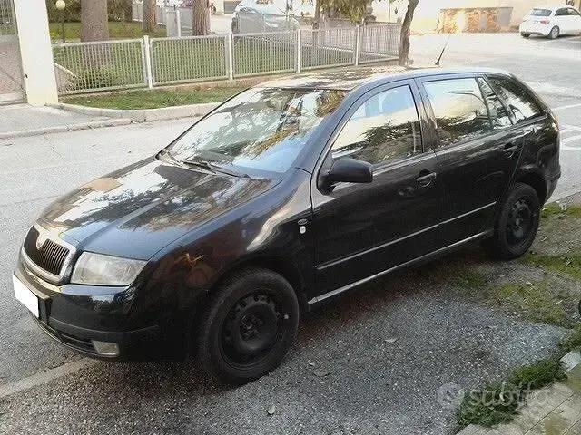 Usata Skoda Fabia 101 CV (74 kW) 2001 Blu Station wagon