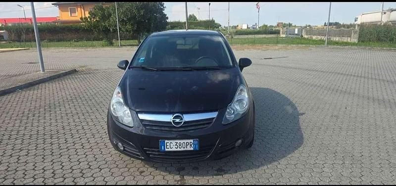 Usata 2010 Opel Corsa Sport Tre volumi | 2200 € (Super prezzo) - Immagine 1/4