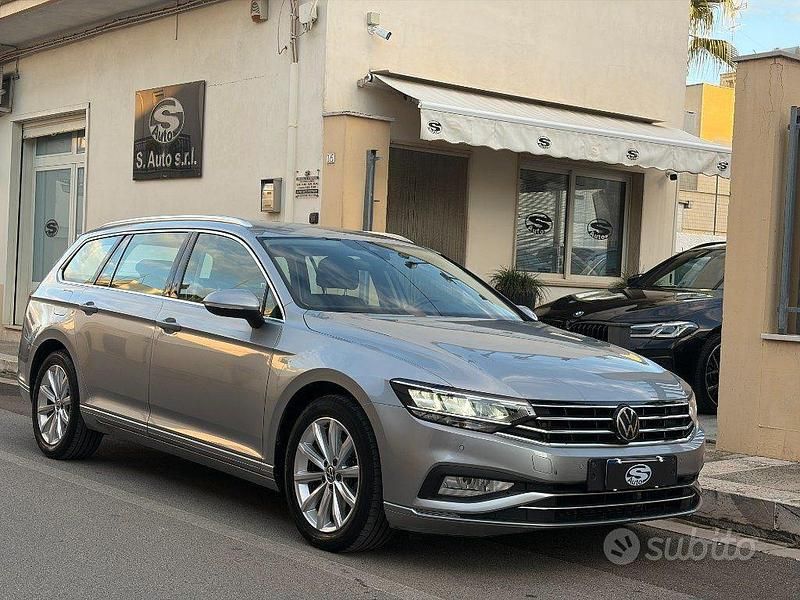 Usata VW Passat Comfortline 150 CV (110 kW) 2022 Grigio Station wagon