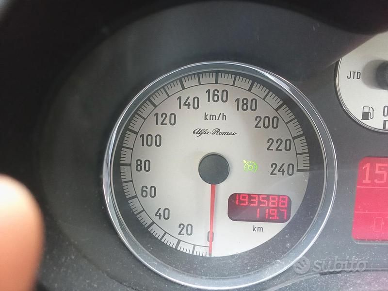 Usata 2006 Alfa Romeo 147 Due volumi | 1400 € (Ottimo prezzo) - Immagine 1/3