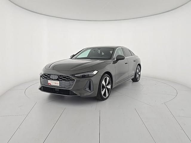 Grigio chronos metallizzato Usata 2025 Audi A5 Sportback Business Due volumi | 45.900 € (Buon prezzo) - Immagine 1/4