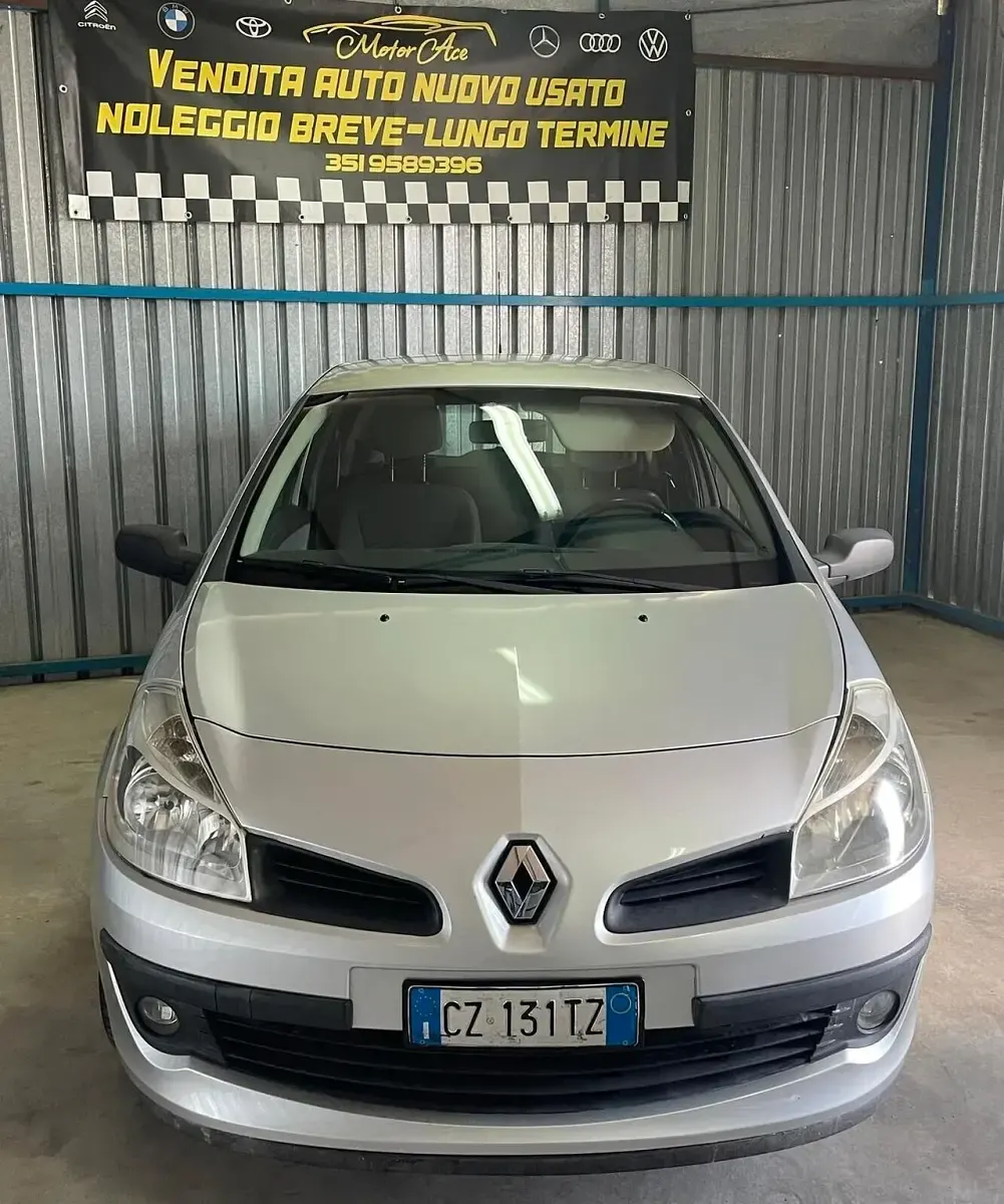 Usata Renault Clio II 85 CV (62 kW) 2006 Argento Berlina