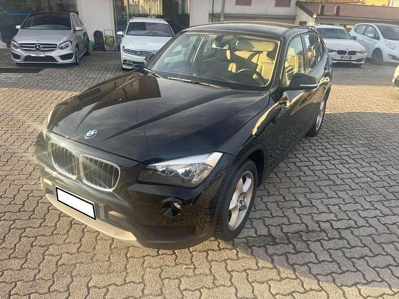 Nero Usata 2013 BMW X1 xLine SUV | 7900 € (Buon prezzo) - Immagine 1/4