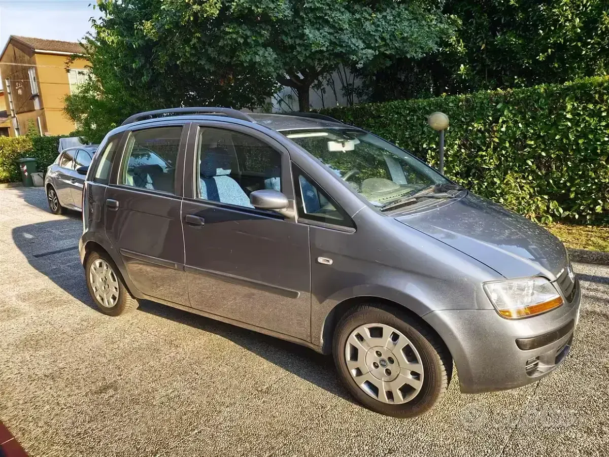 Usata Fiat Idea 69 CV (50 kW) 2005 Grigio Monovolume