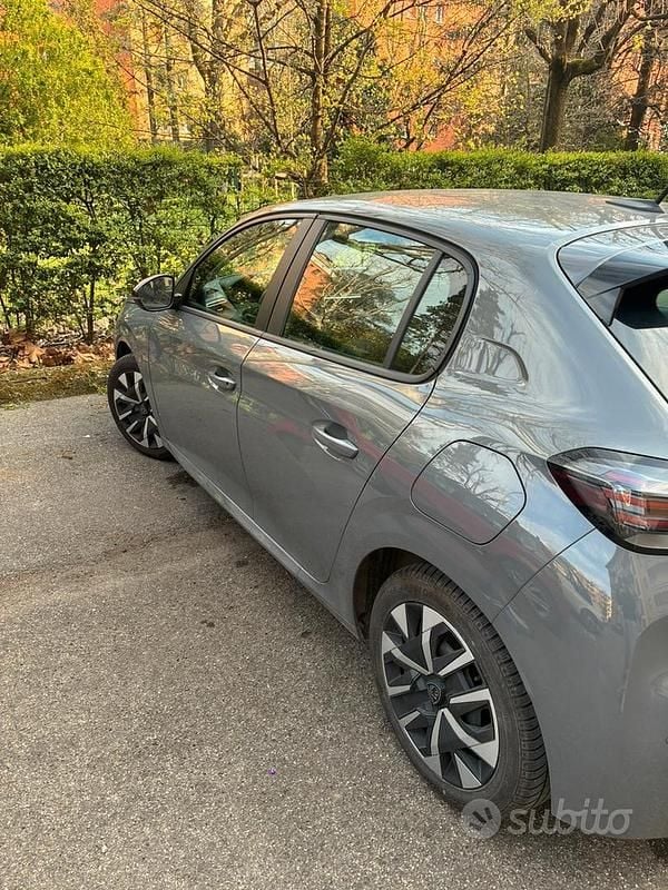 Usata Peugeot 208 Active 75 CV (55 kW) 2024 Grigio Utilitaria