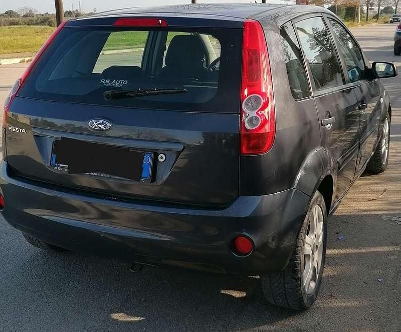 Usata Ford Fiesta 75 CV (55 kW) 2008 Berlina