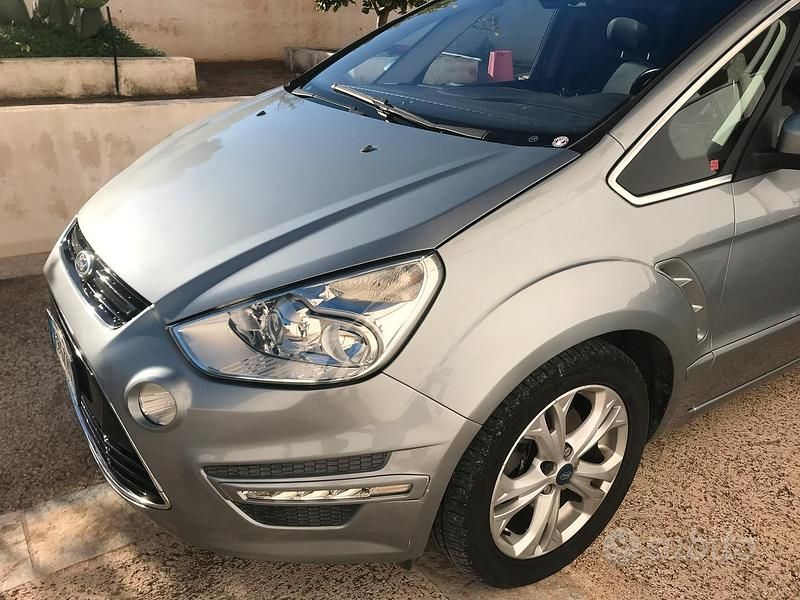 Begagnad Ford S-MAX 2011 Grå Minibuss